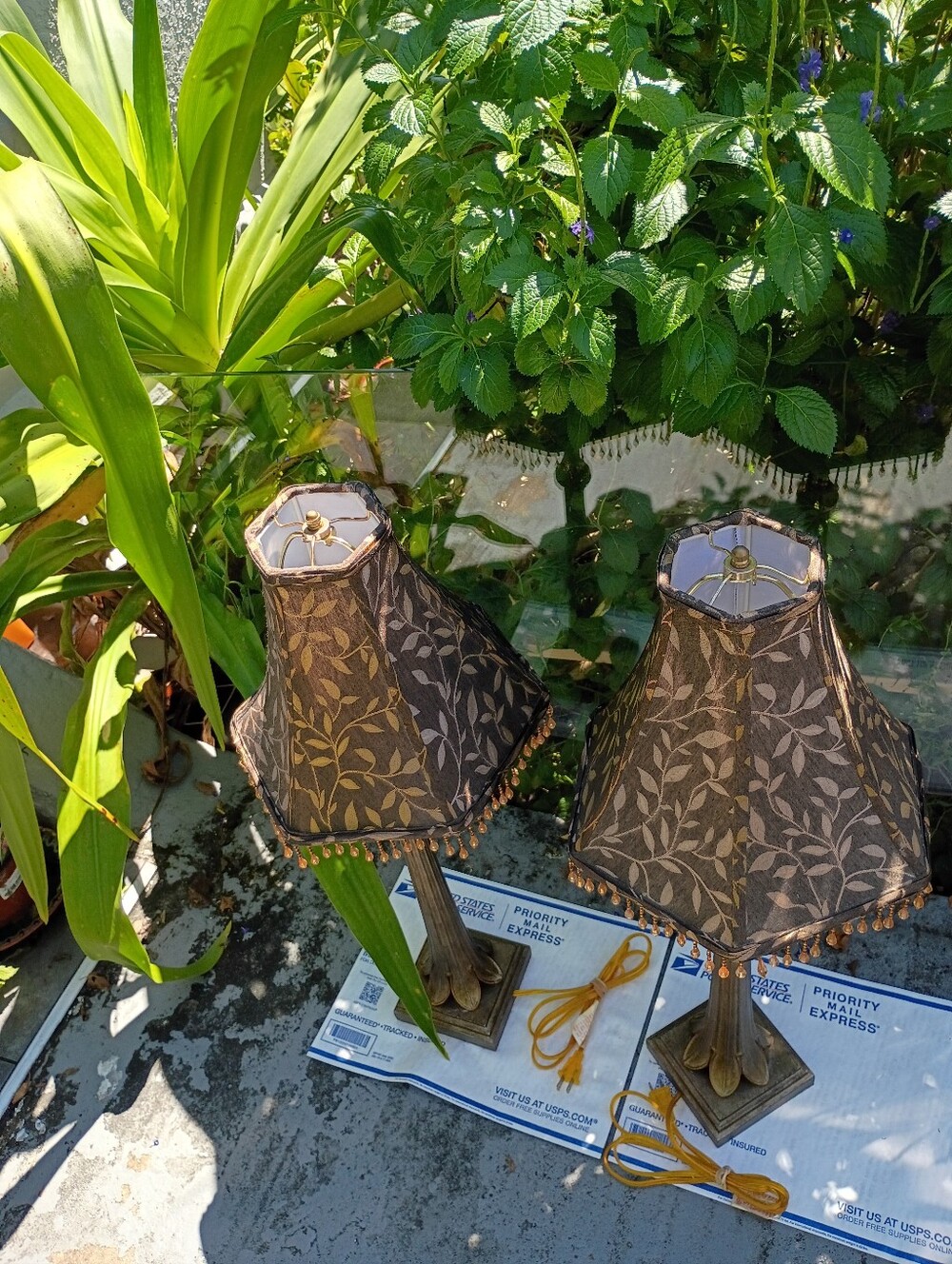 American Vintage Brown Leaf-Pattern Lantern Table Lamps